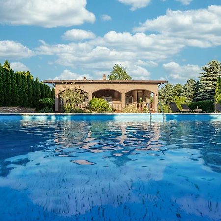 فيلا Cenejفي Pool House المظهر الخارجي الصورة